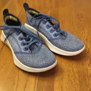 Woman’s allbirds SuperLight Tree Runner blue sneakers. Size 7. Barely worn! Cute